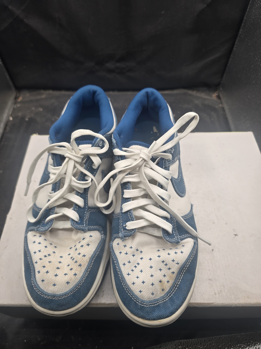 Nike Blue and White Low-Top Sneaker‎ Tongue Detail